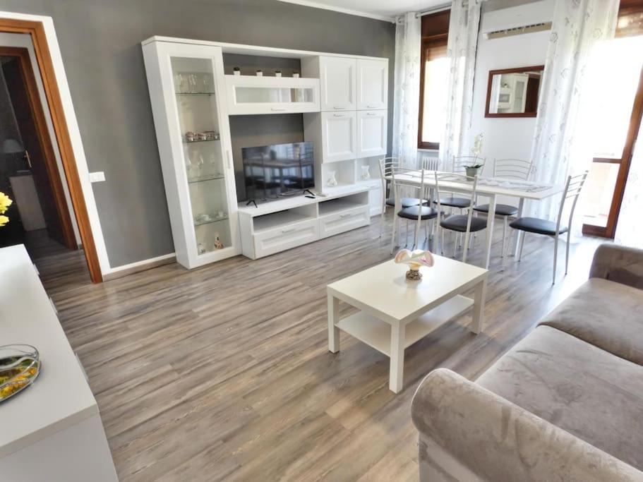 Ferienwohnung Welcome House Desenzano Center Desenzano del Garda Exterior foto