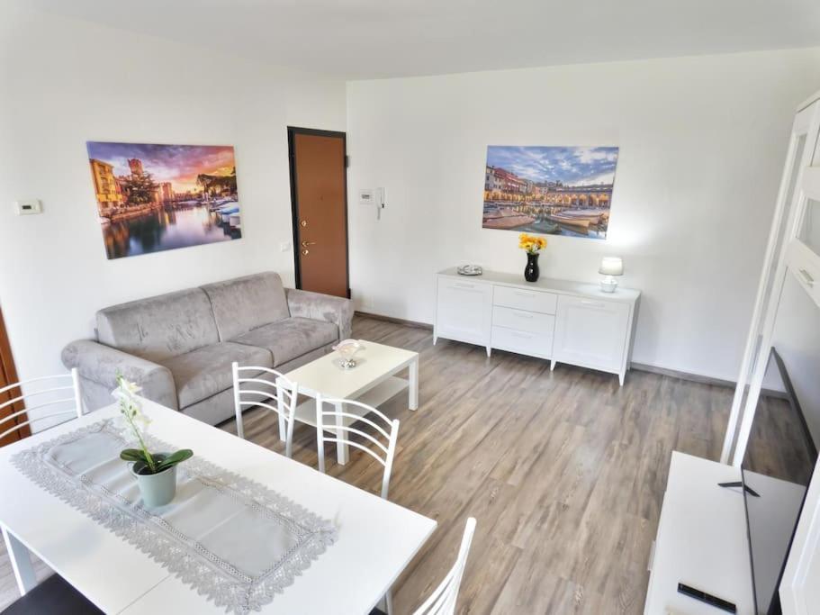 Ferienwohnung Welcome House Desenzano Center Desenzano del Garda Exterior foto